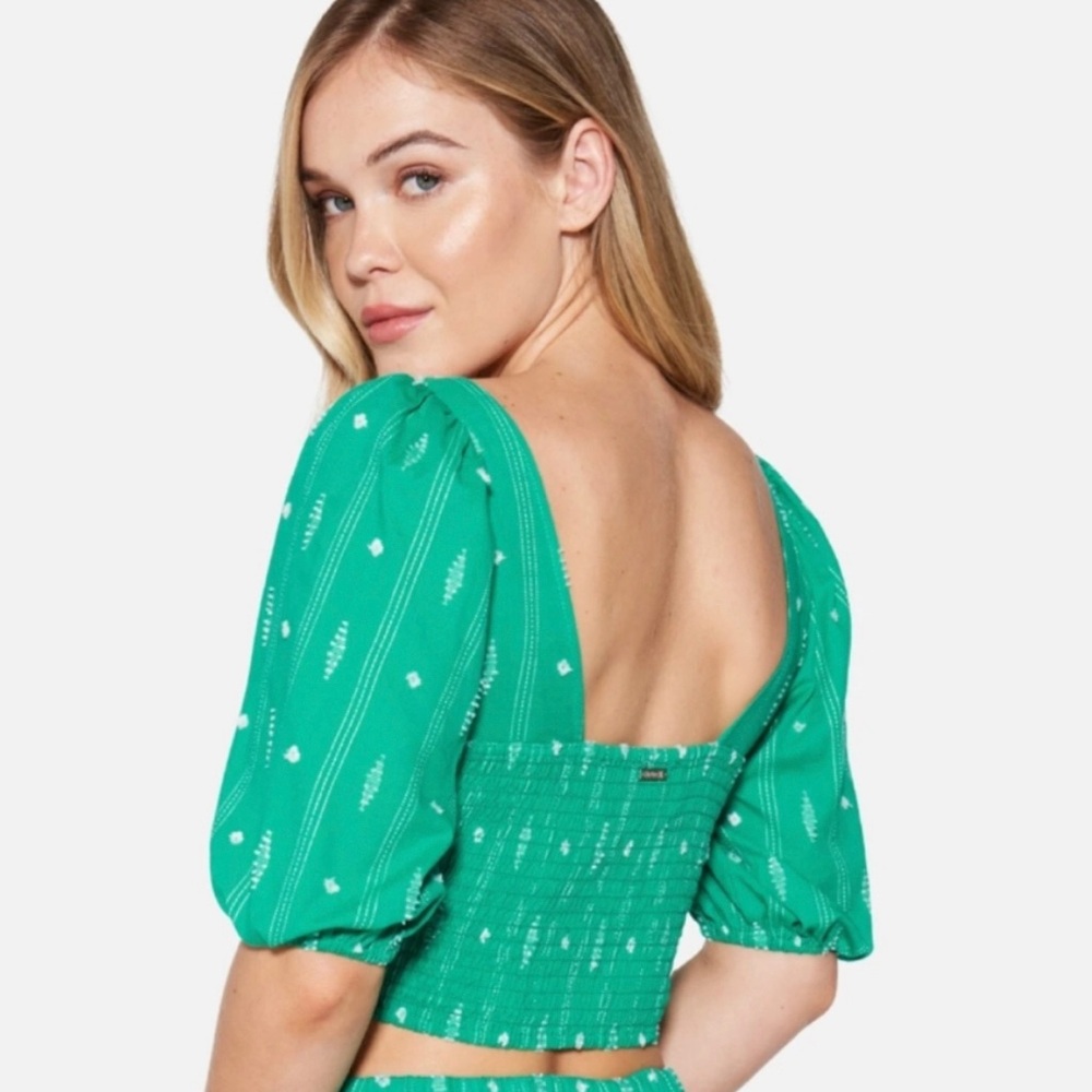 NWT Hurley Teal Patterned Top size medium stretchy back for a perfect fit!